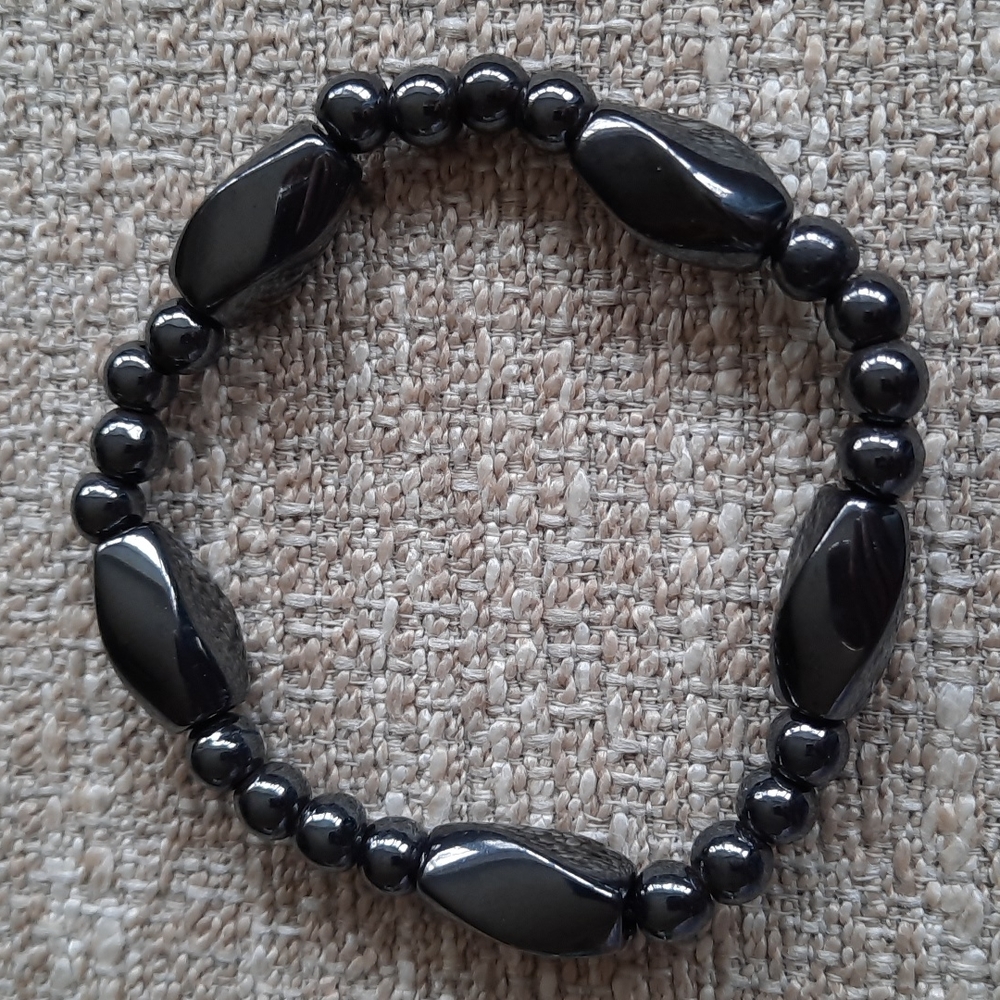 Magnetic stone stretch bracelet